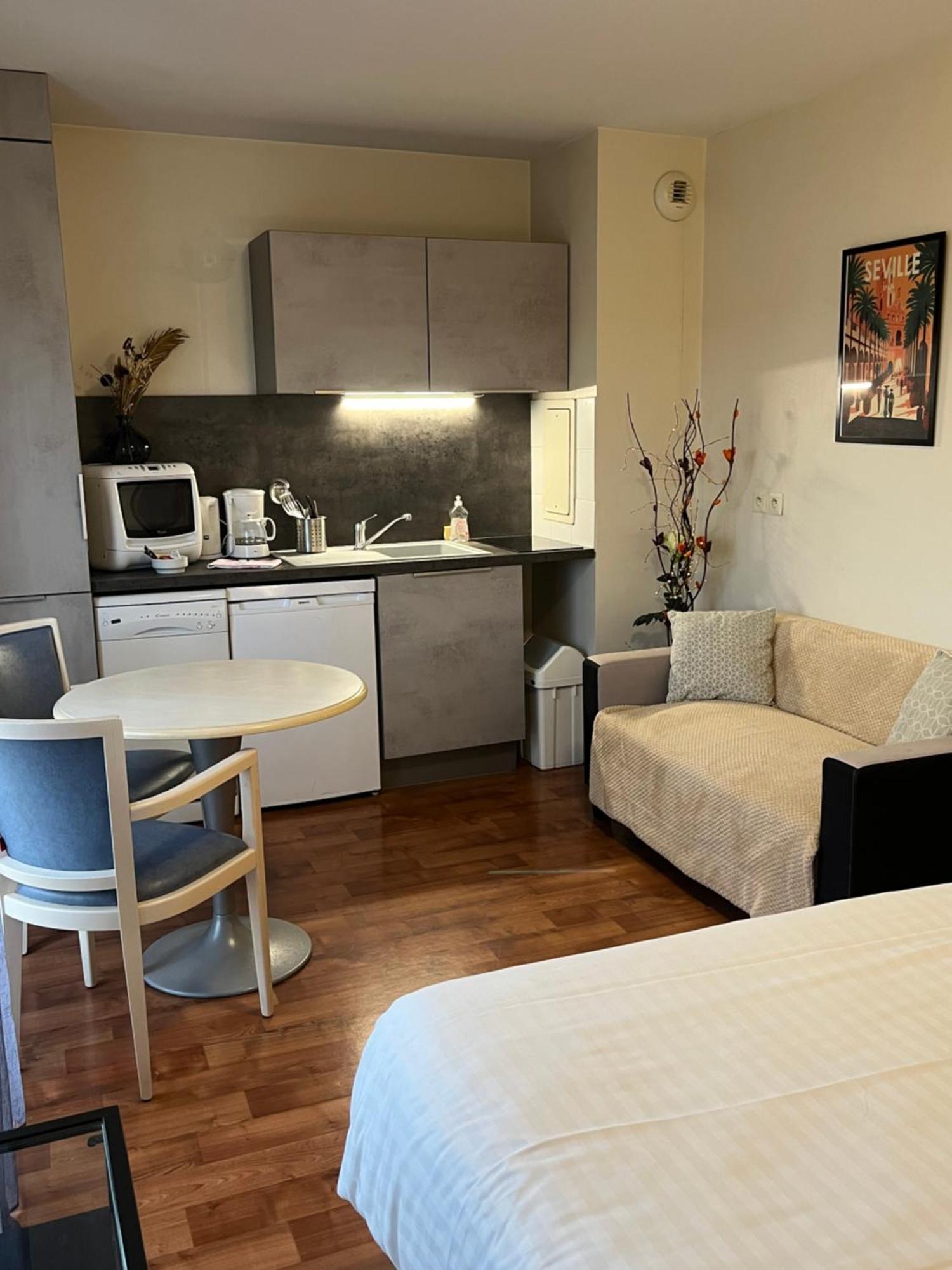 Carouge 3*